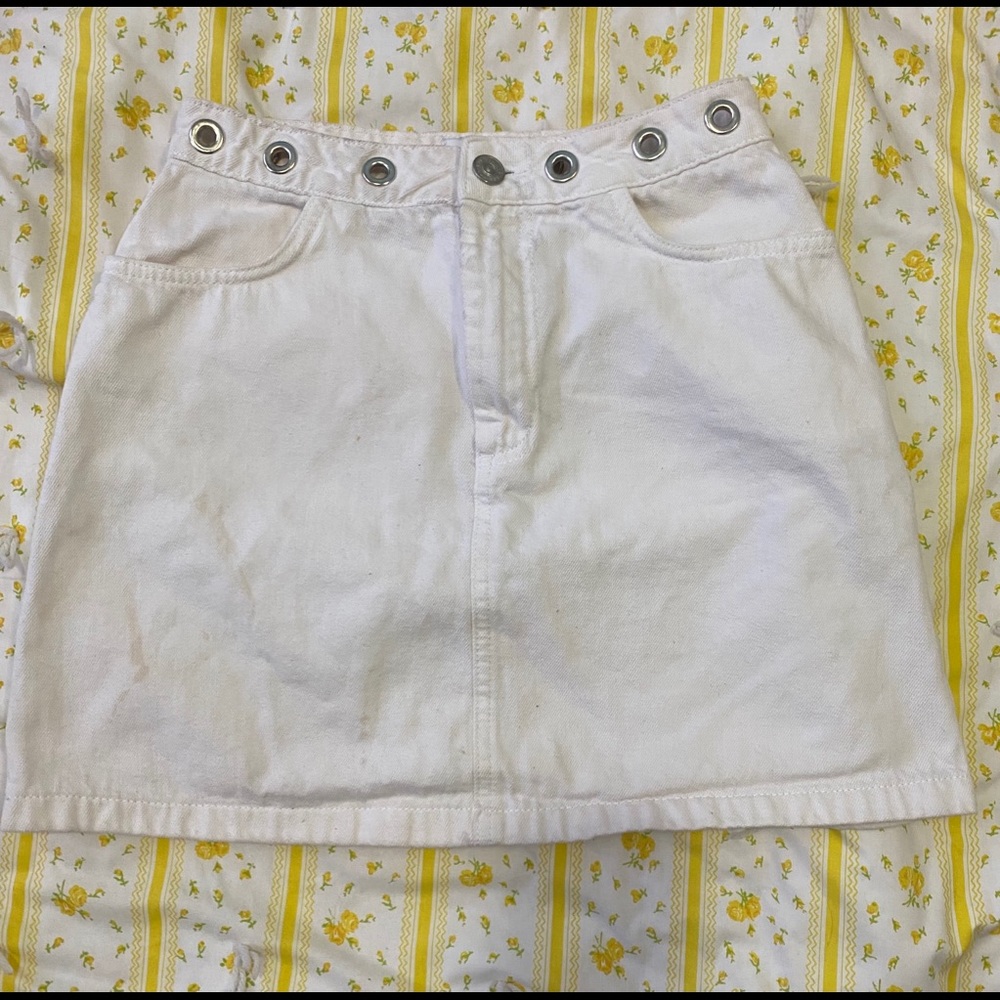 BDG trendy white skirt